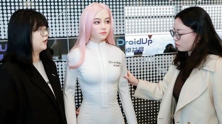 Vücut ısısına sahip insansı robot 6 milyon TL satışa çıkacak