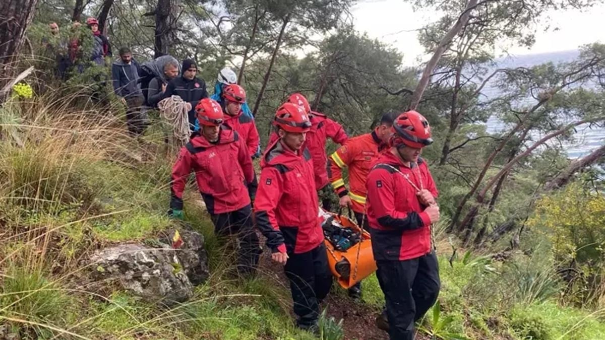 Muğla’da kayalıklardan düşen genç kurtarıldı