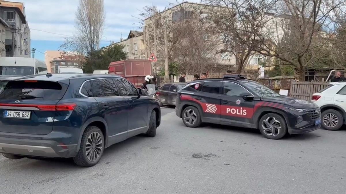 Küçükçekmece'de devriye atan polislere saldırı