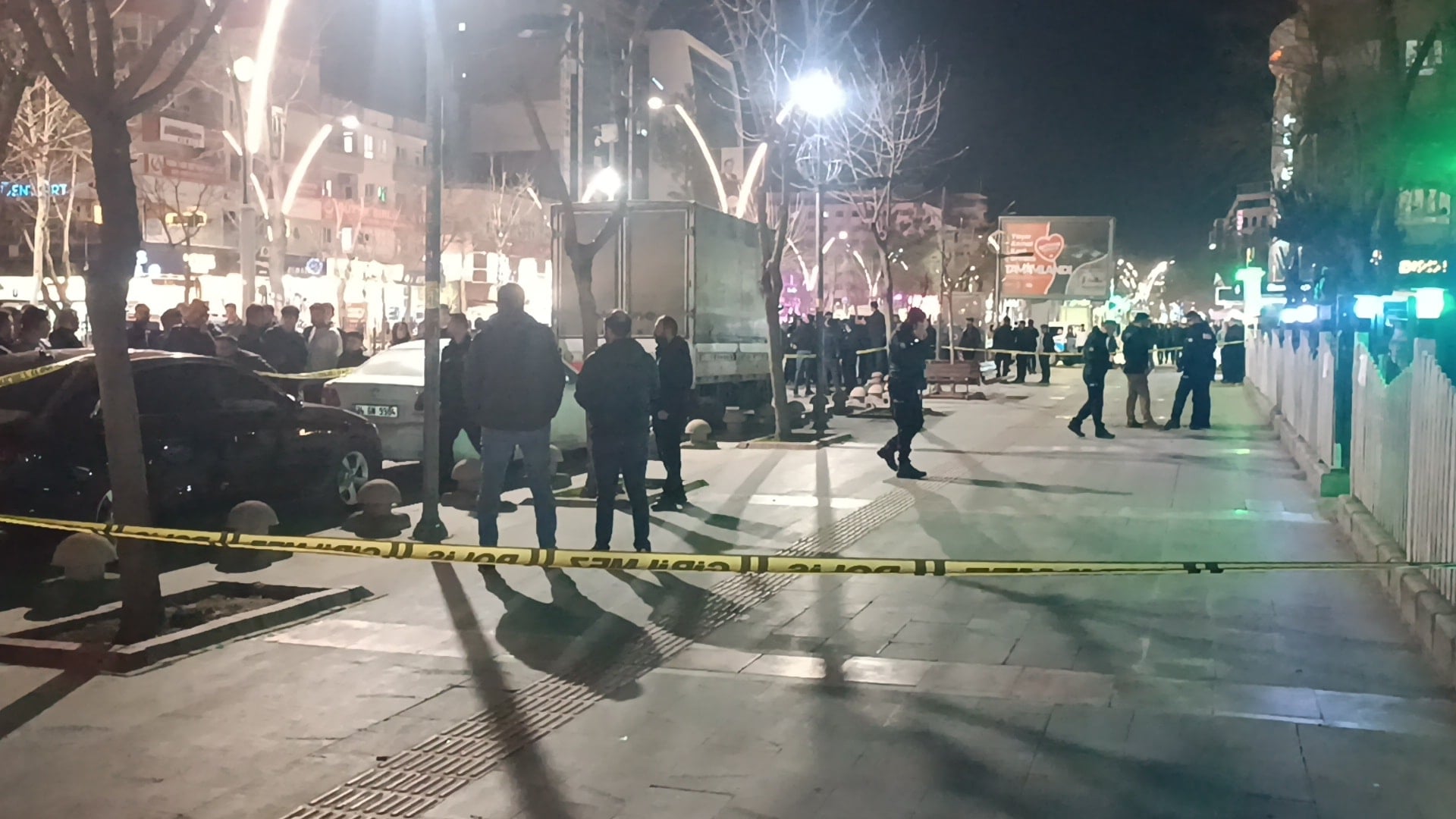 Batman'da panik anları: Uzun namlulu silahla rastgele ateş açtı; 2 kişiyi yaraladı