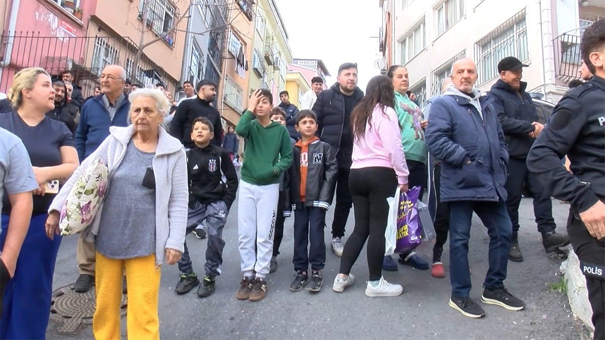 Beyoğlu'nda halkı sokağa döken yangın