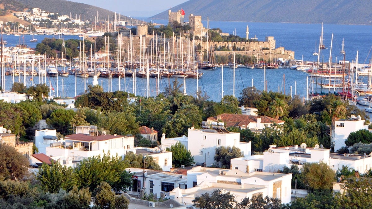 Bodrum’da lüks villalarda bedava yaşamanın yolunu buldular! Yıllardır kira vermiyorlar