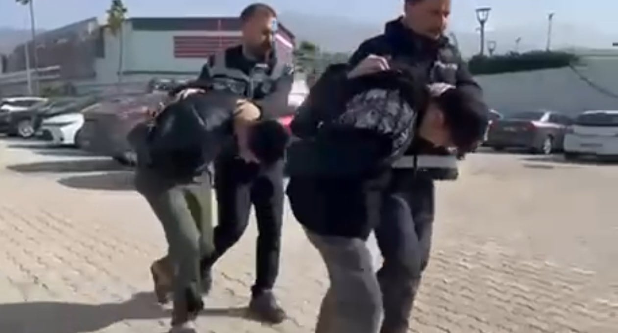 Sosyal medyadan tanıştıkları genç kızı bağlayıp tecavüz ettiler!