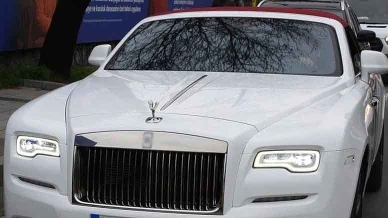 Ünlü oyuncunun 50 milyonluk yeni oyuncağı! Yolların tozunu attırdı