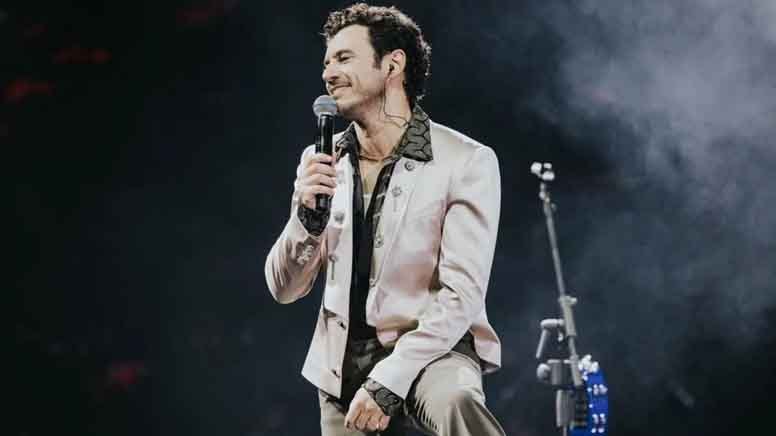 Ünlü oyuncu garajına yeni eklediği aracıyla yolların tozunu attırdı