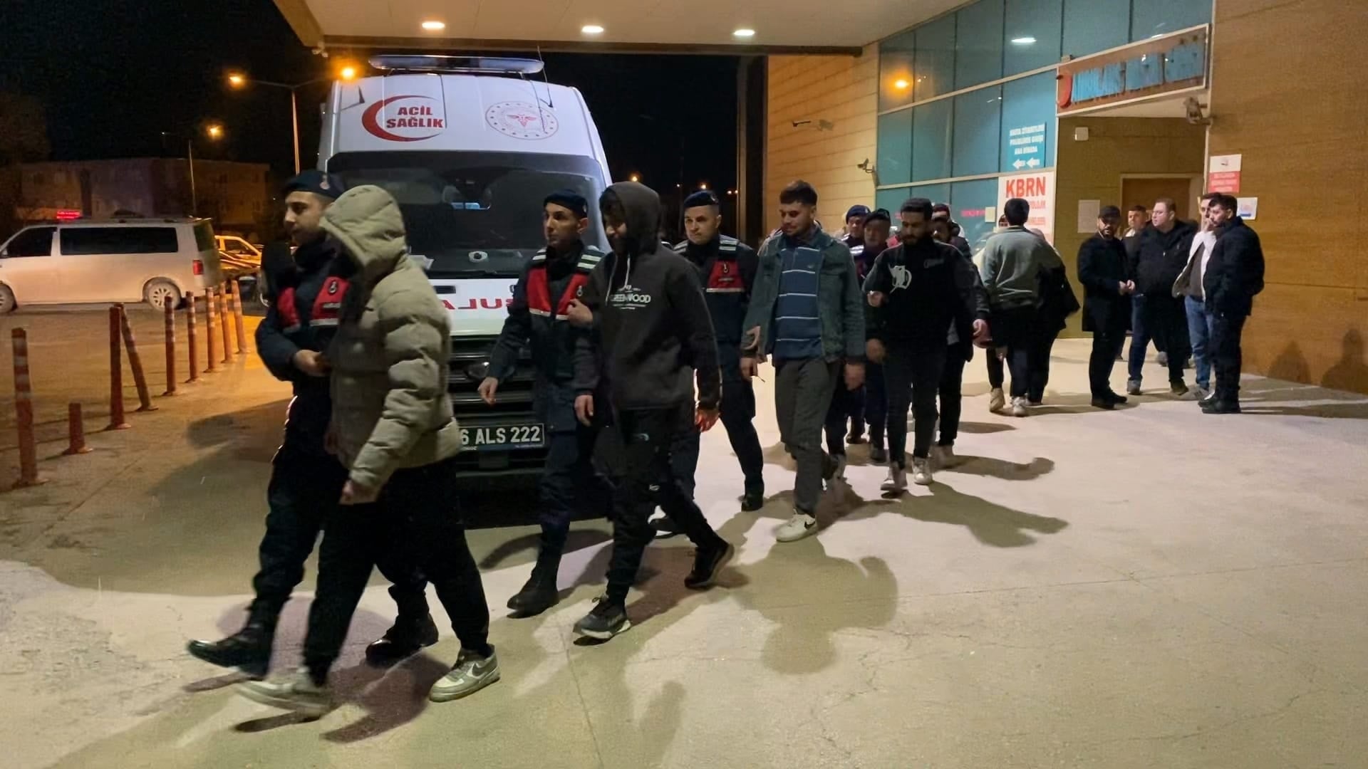 İnegöl’de kaçak göçmen operasyonu: Bir apartmanda 7 kişi yakalandı