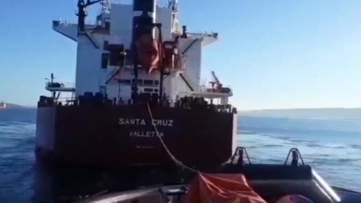 Çanakkale’de 229 metrelik gemi arızalandı