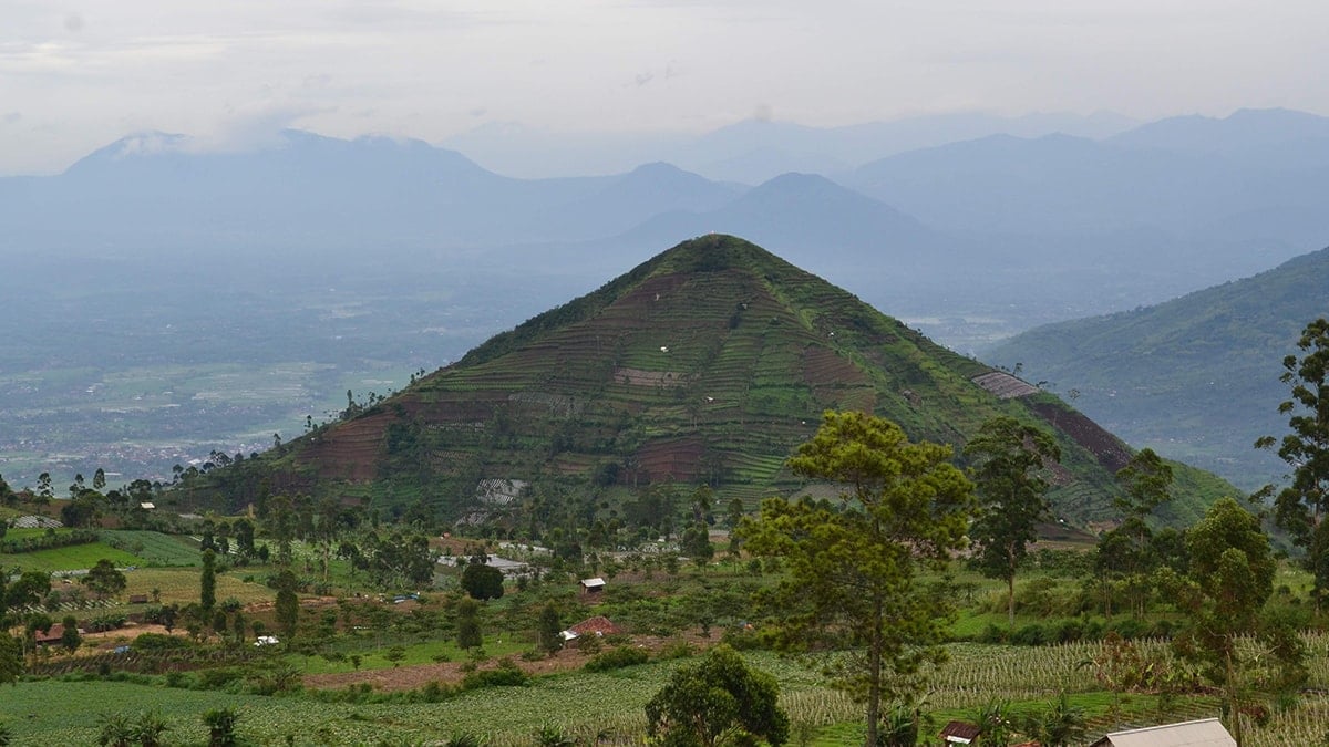 Sadece bir dağ sanılıyordu ama altından dev bir yapı çıktı: 'Doğal değil'
