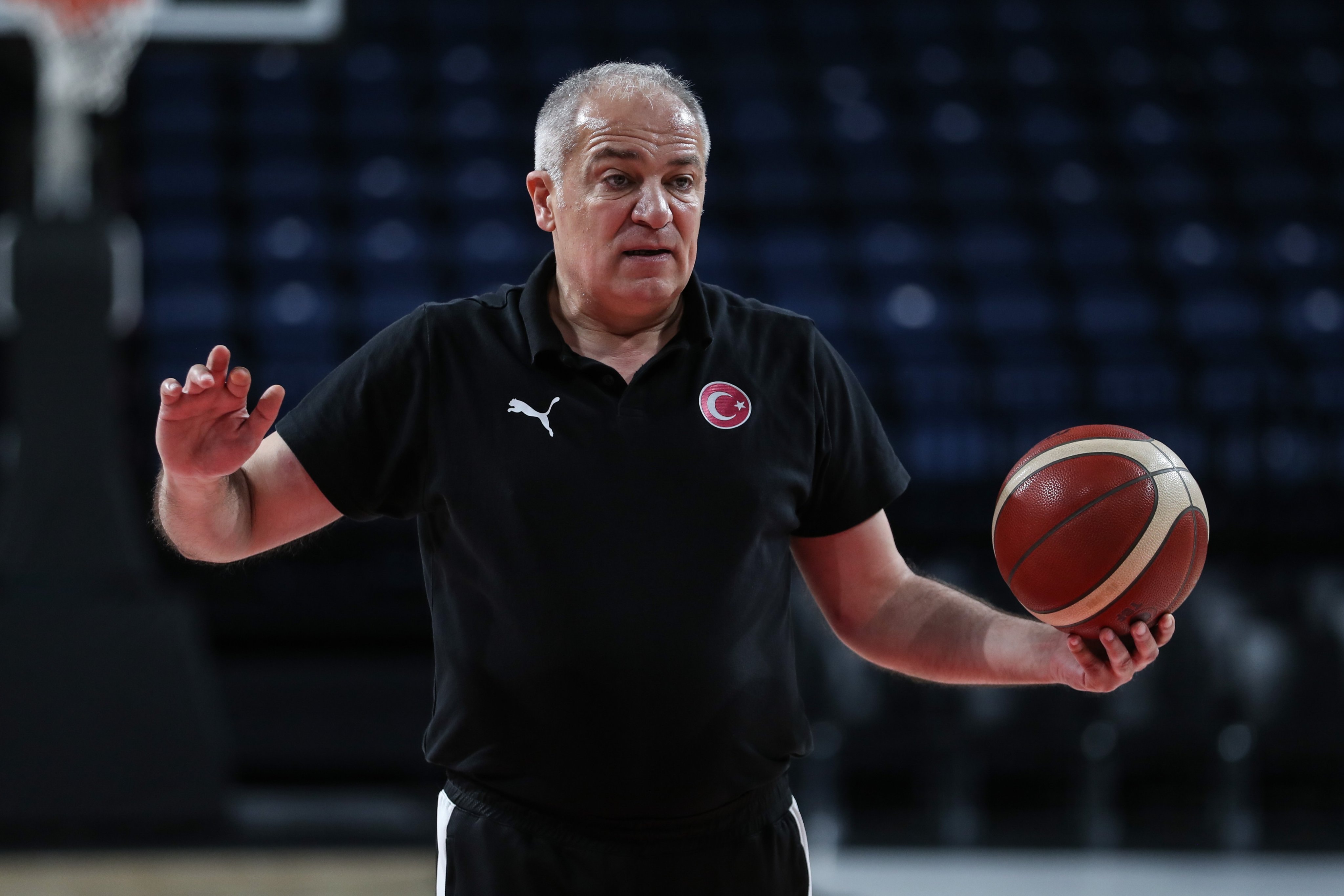 Galatasaray'ın eski hocası Ekrem Memnun parkelere geri döndü