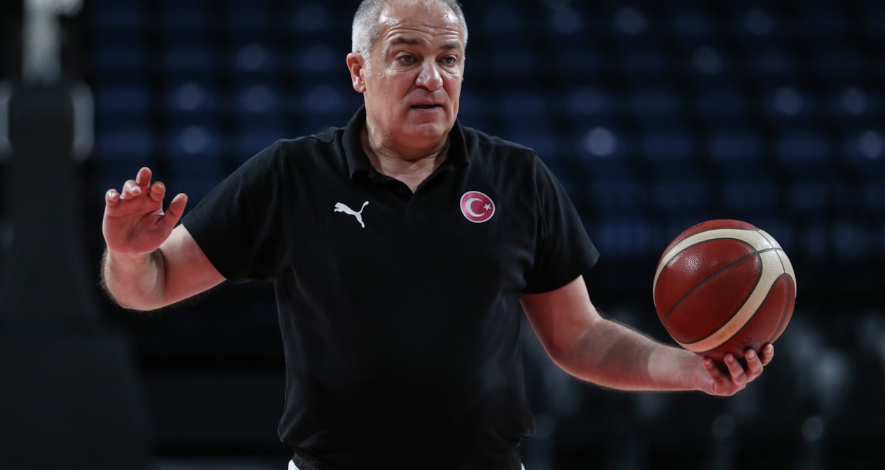 Galatasaray'ın eski hocası Ekrem Memnun parkelere geri döndü