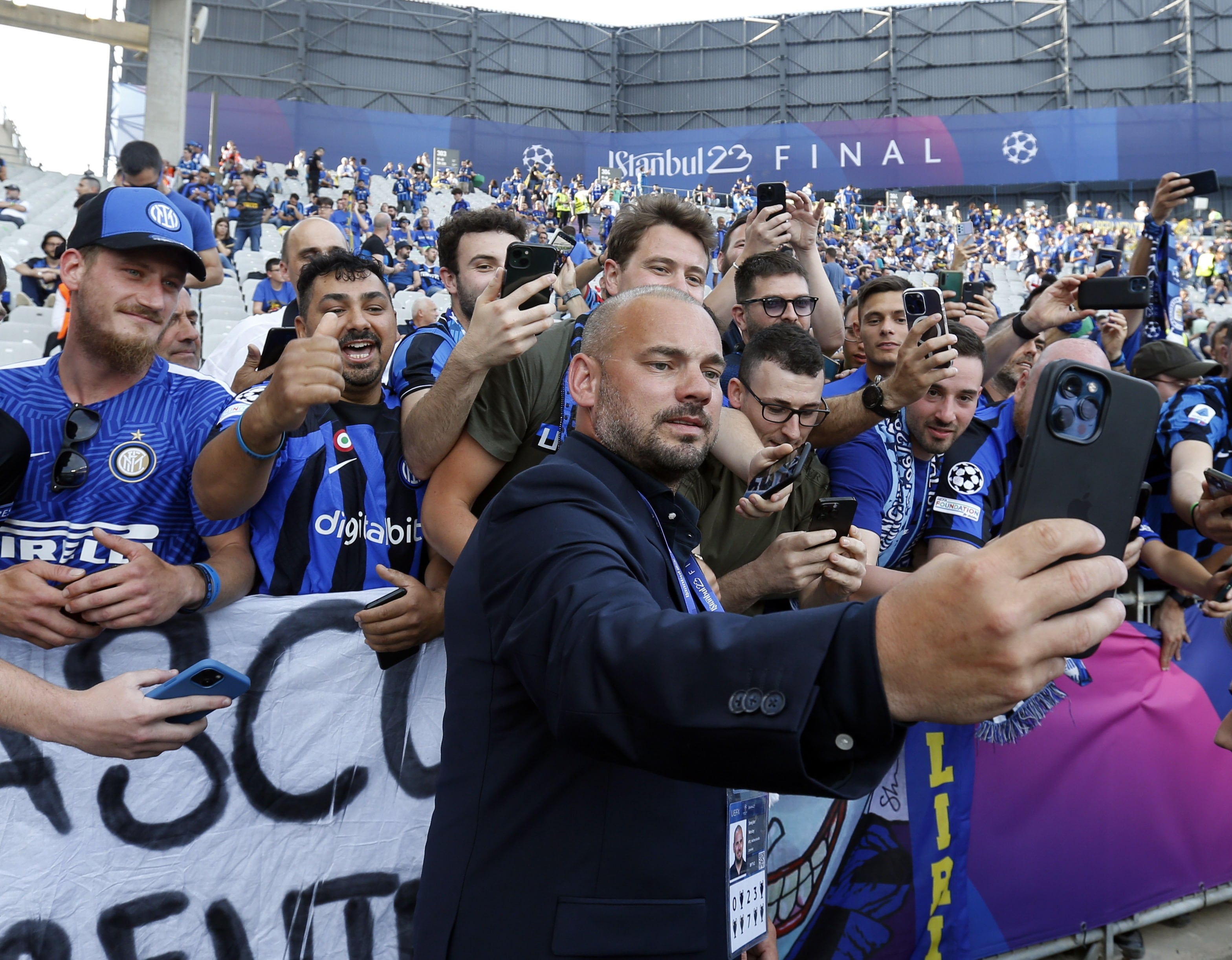 Wesley Sneijder'e şoke eden tehdit! 4 binin üzerinde