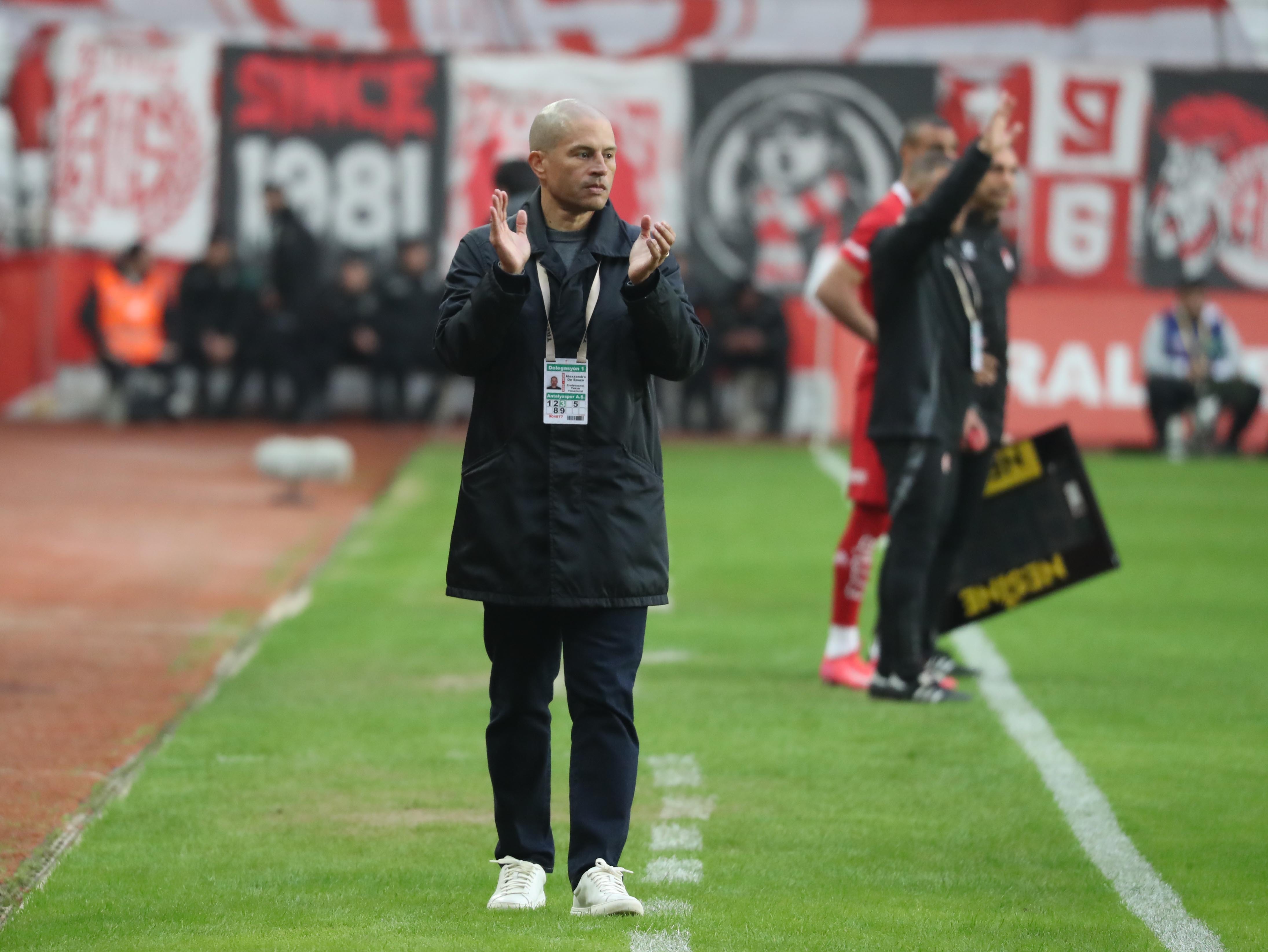 Alex de Souza'dan şaşırtan imza! Yeni takımı belli oldu