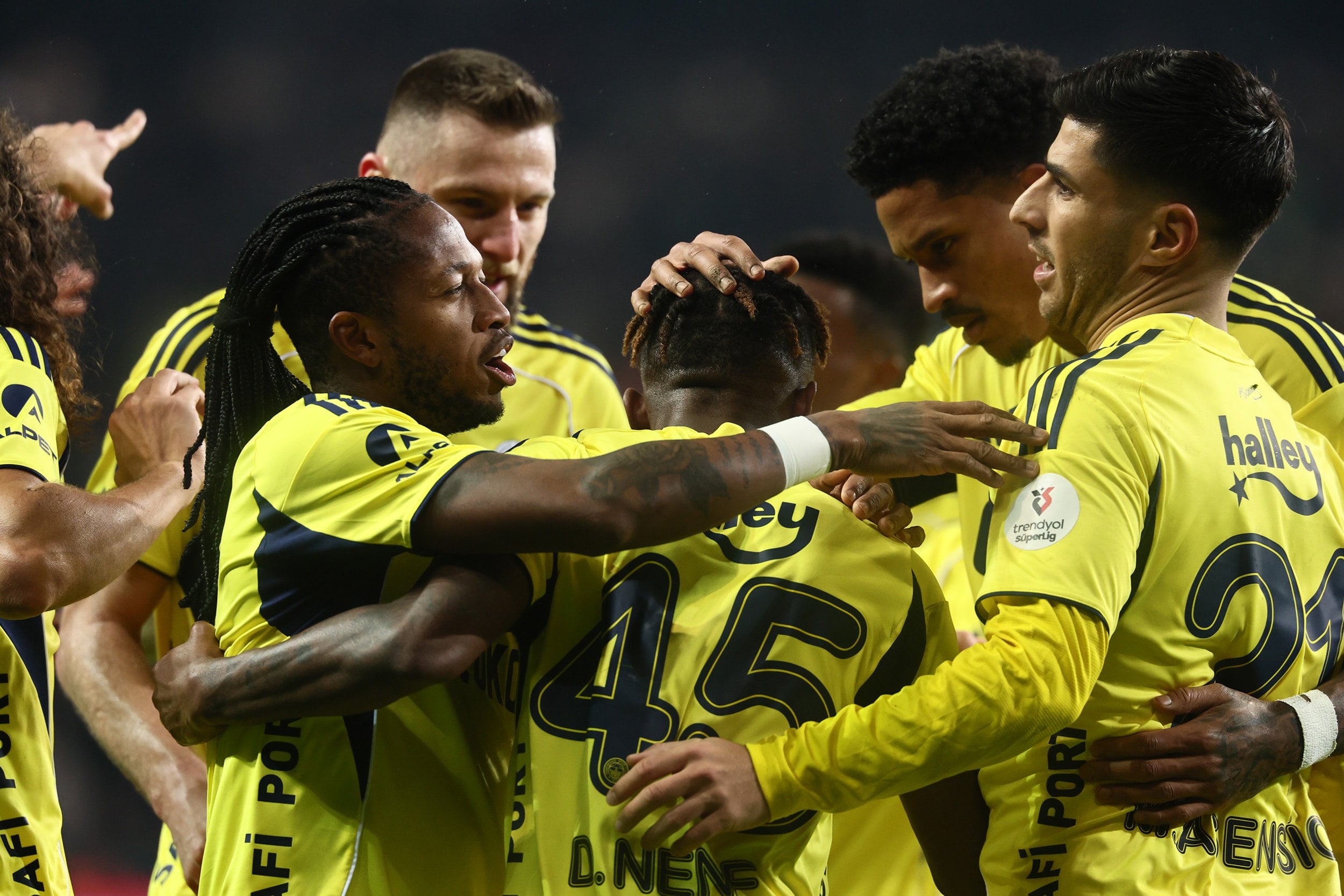 Fenerbahçe'de ayrılık kapıda! Kante'nin imzasını bekliyor