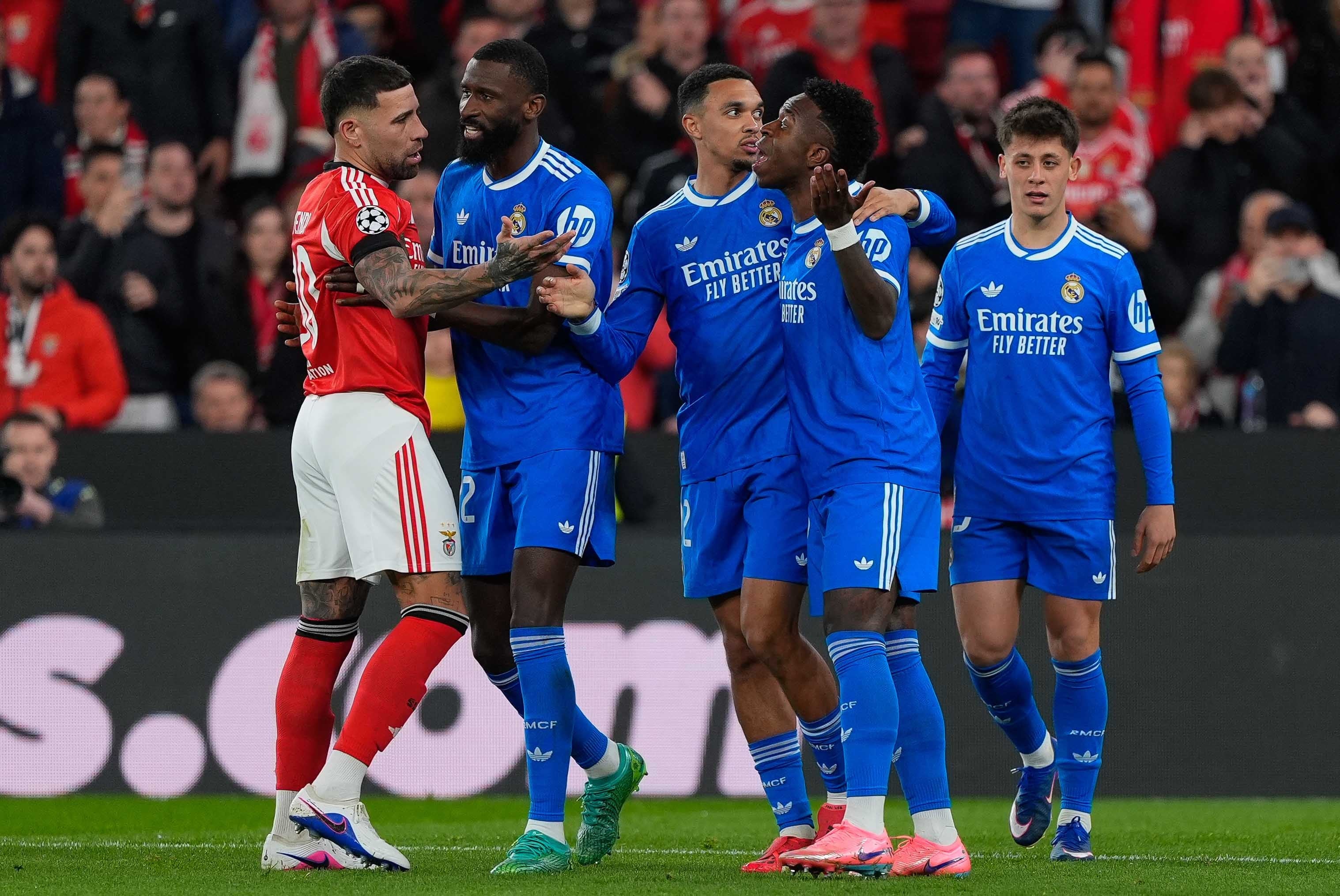 UEFA'dan Benficalı yıldıza ırkçılık cezası