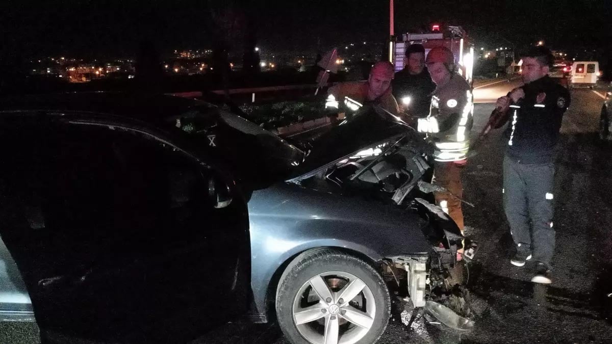 Kazada otomobil hurdaya döndü, sürücü mucizevi şekilde kurtuldu