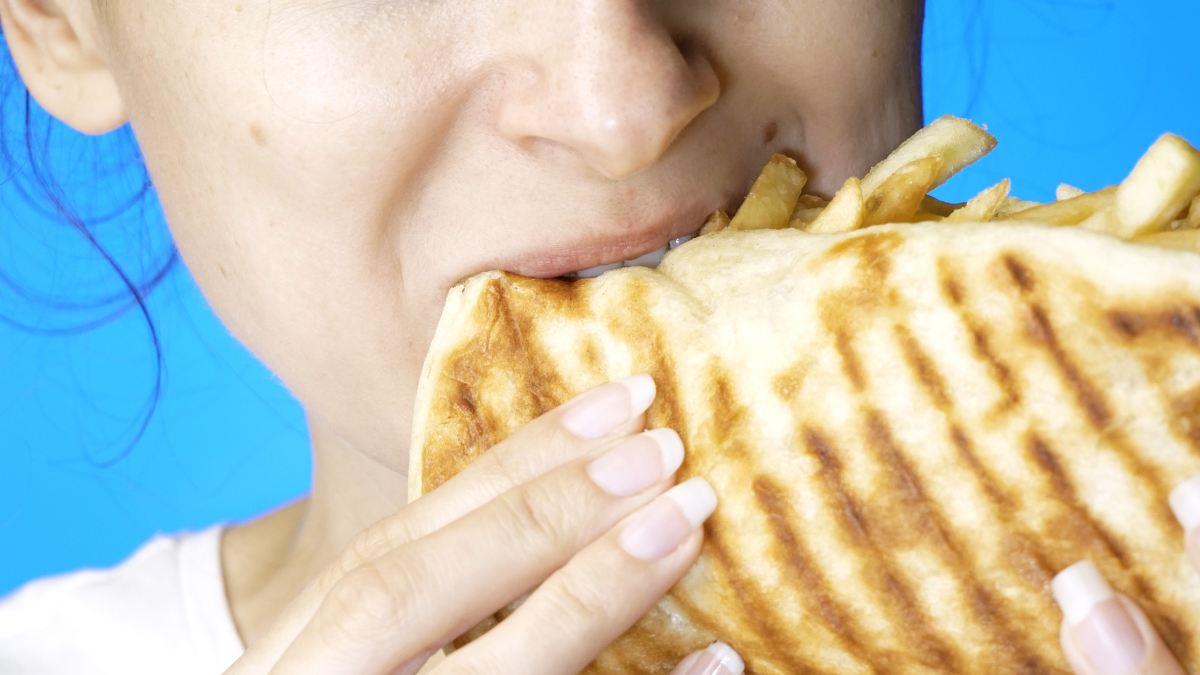 6 ay boyunca aynı yemeği yiyip 63 kilo verdi