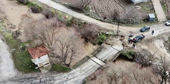 Muğla’da dereler taştı: Seki Çayı üzerindeki köprü çöktü
