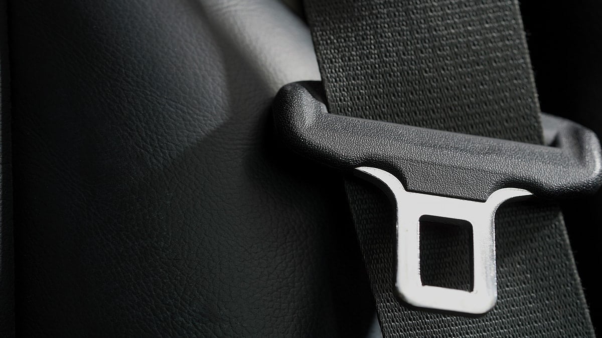 Emniyet kemeri takmanın yasak olduğu tek yol 