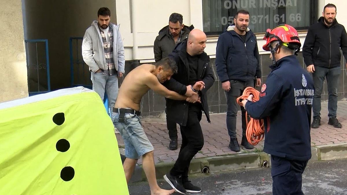 Polis gelince kendini eve kilitledi; kapı kırılarak gözaltına alındı