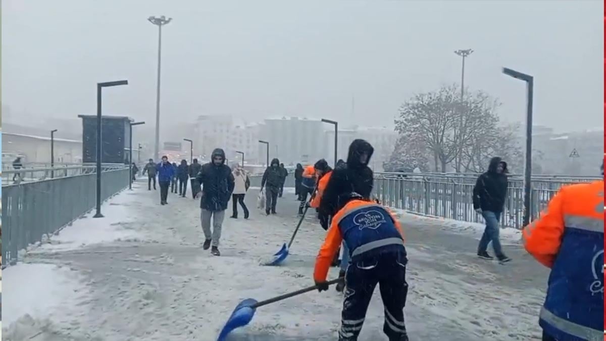Valilik, saat verdi: İstanbul'un 15 ilçesine kar uyarısı