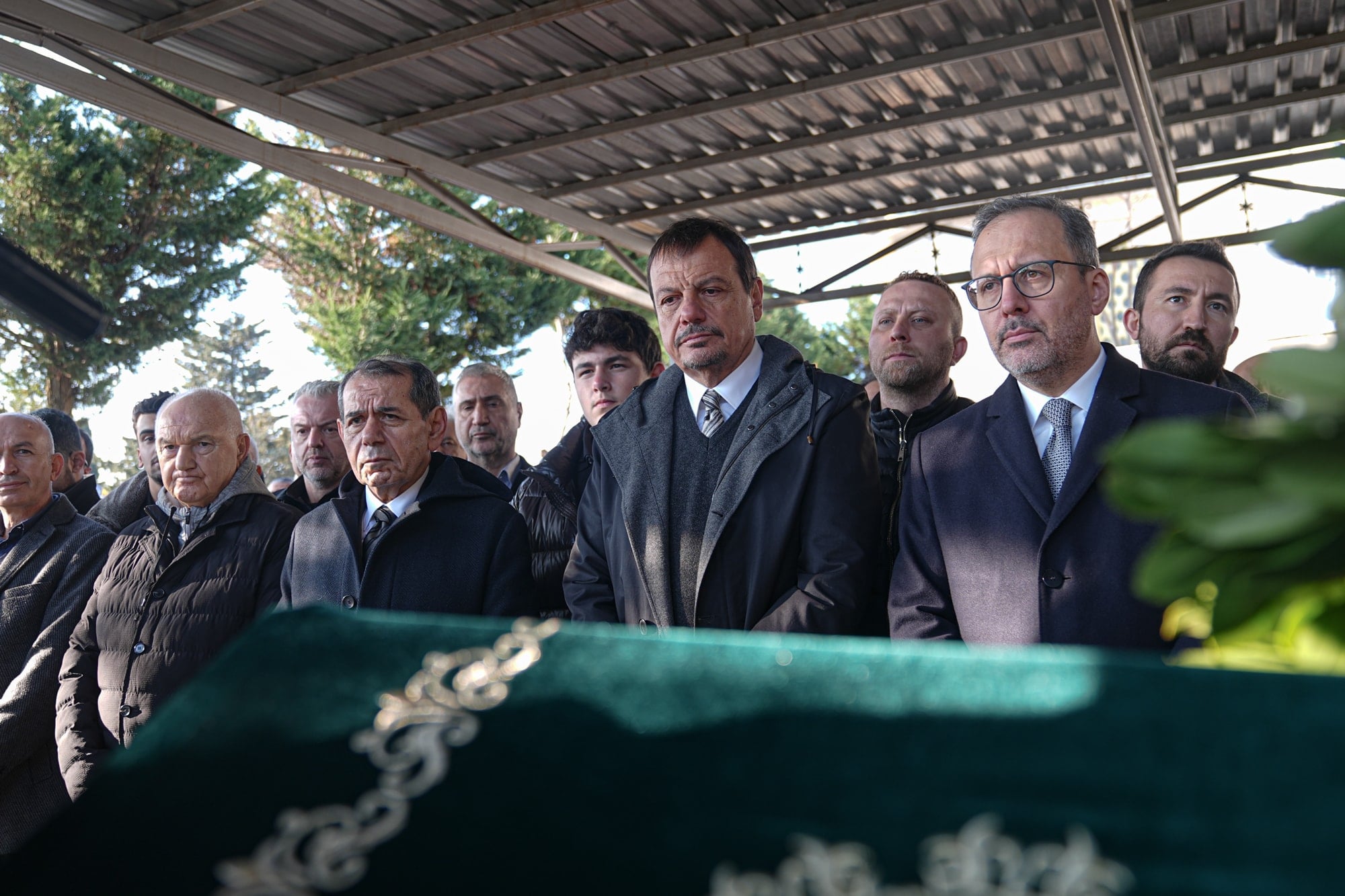 Ergin Ataman'ın annesi son yolculuğuna uğurlandı