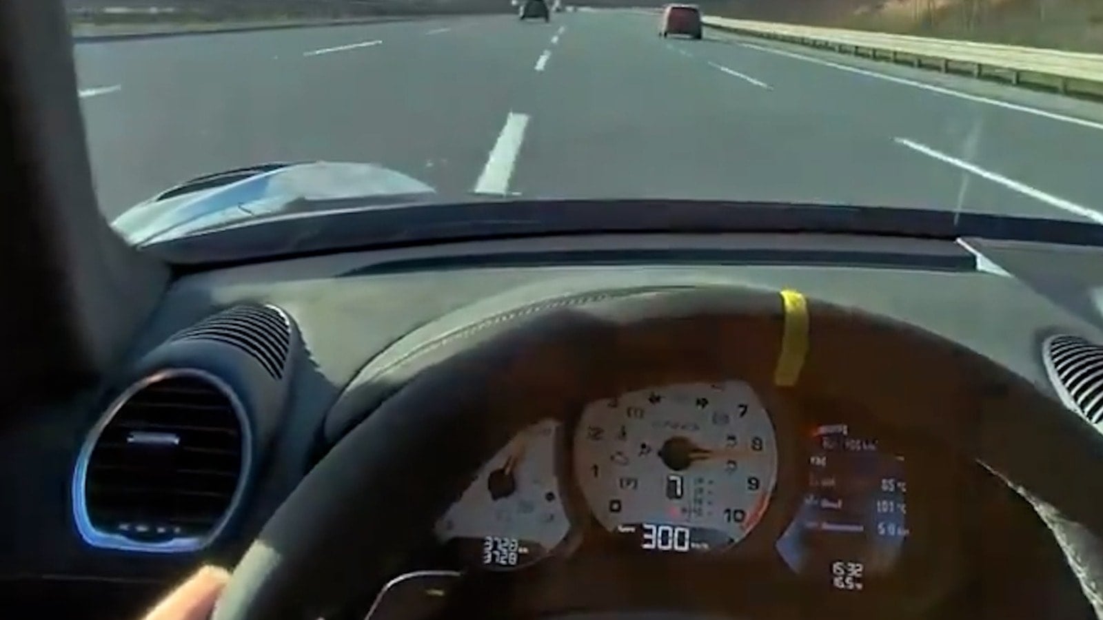 300 km hız yapıp sosyal medyada hava atınca yandı