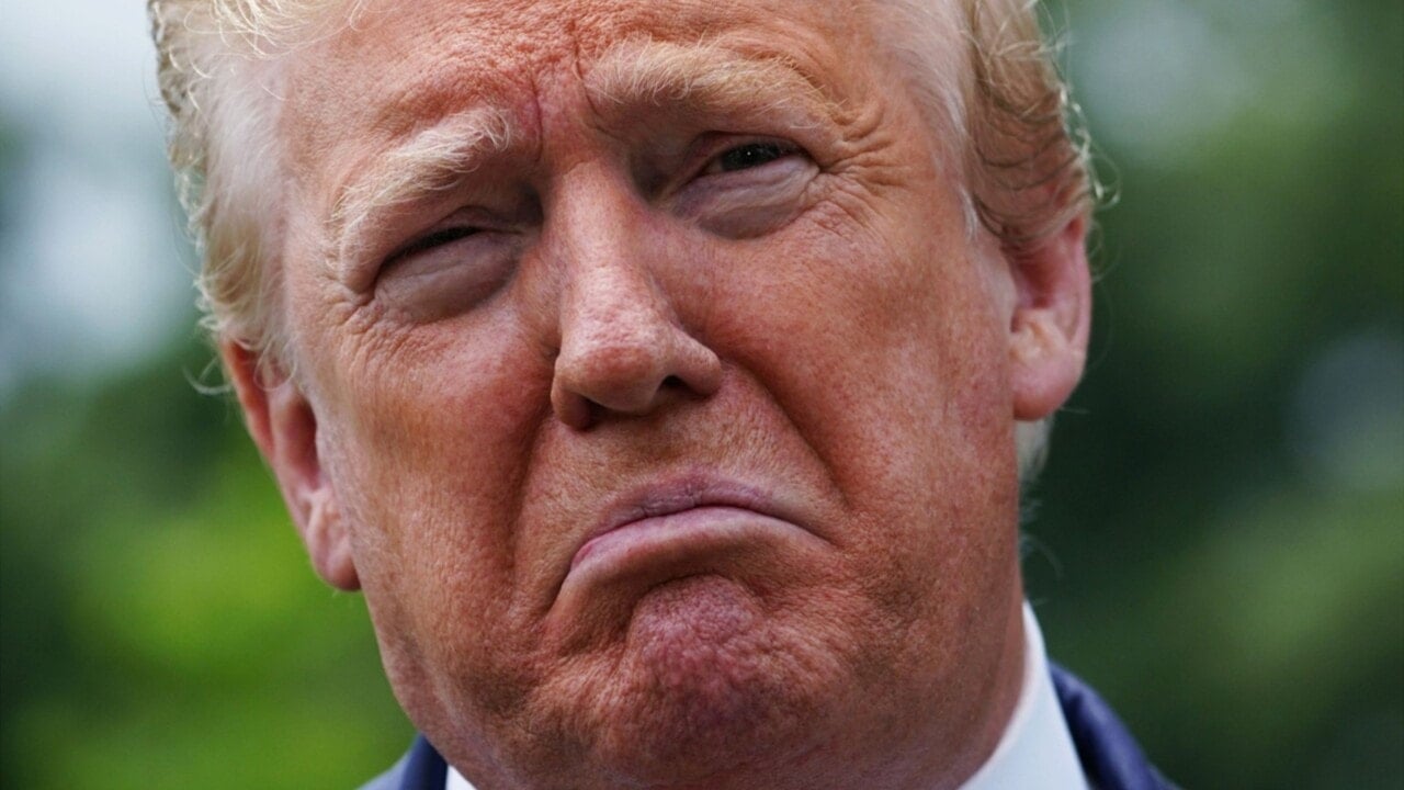 Trump'tan salona buz kestiren espriler: Üstüne sinirlendi