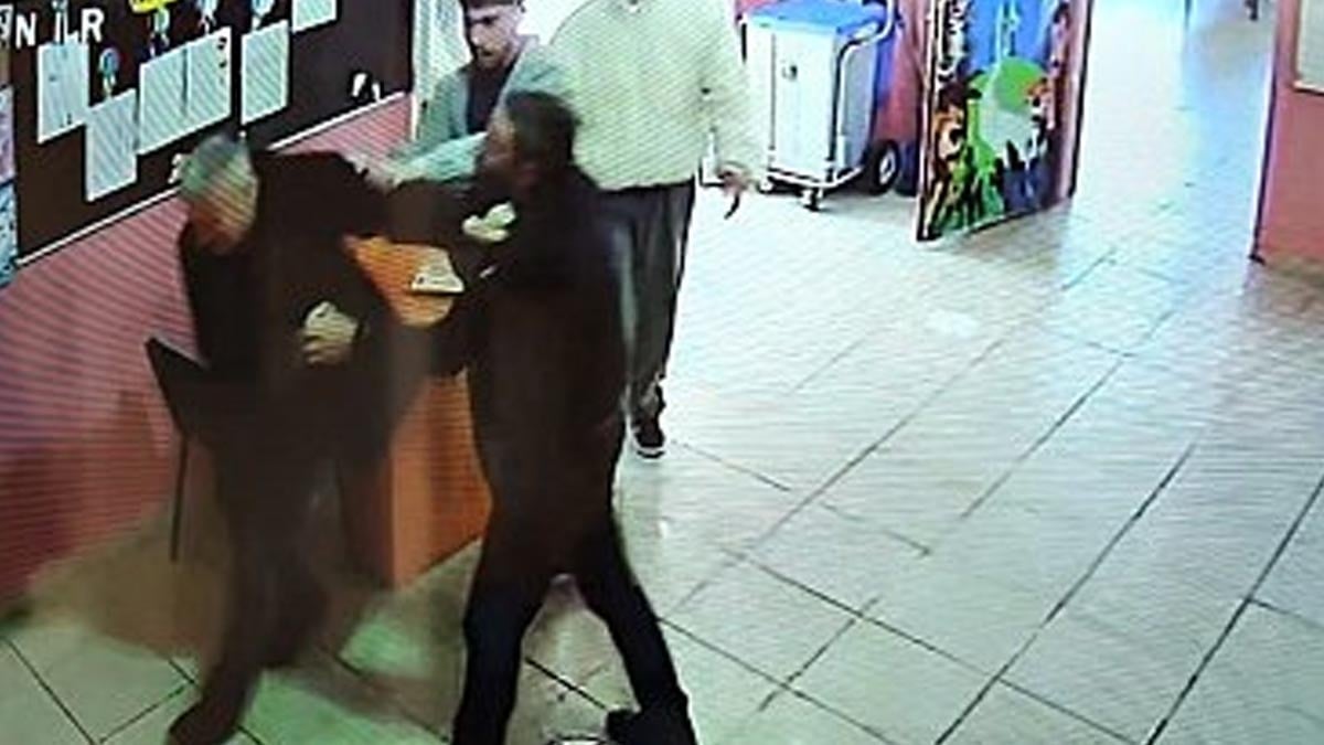 Bitlis'te okul müdürüne saldırı anı kameralara yansıdı