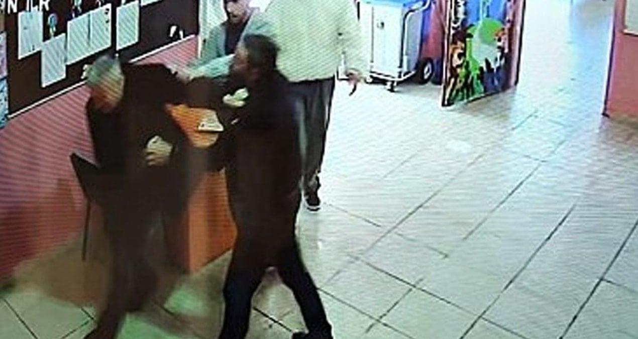Bitlis'te okul müdürüne saldırı anı kameralara yansıdı