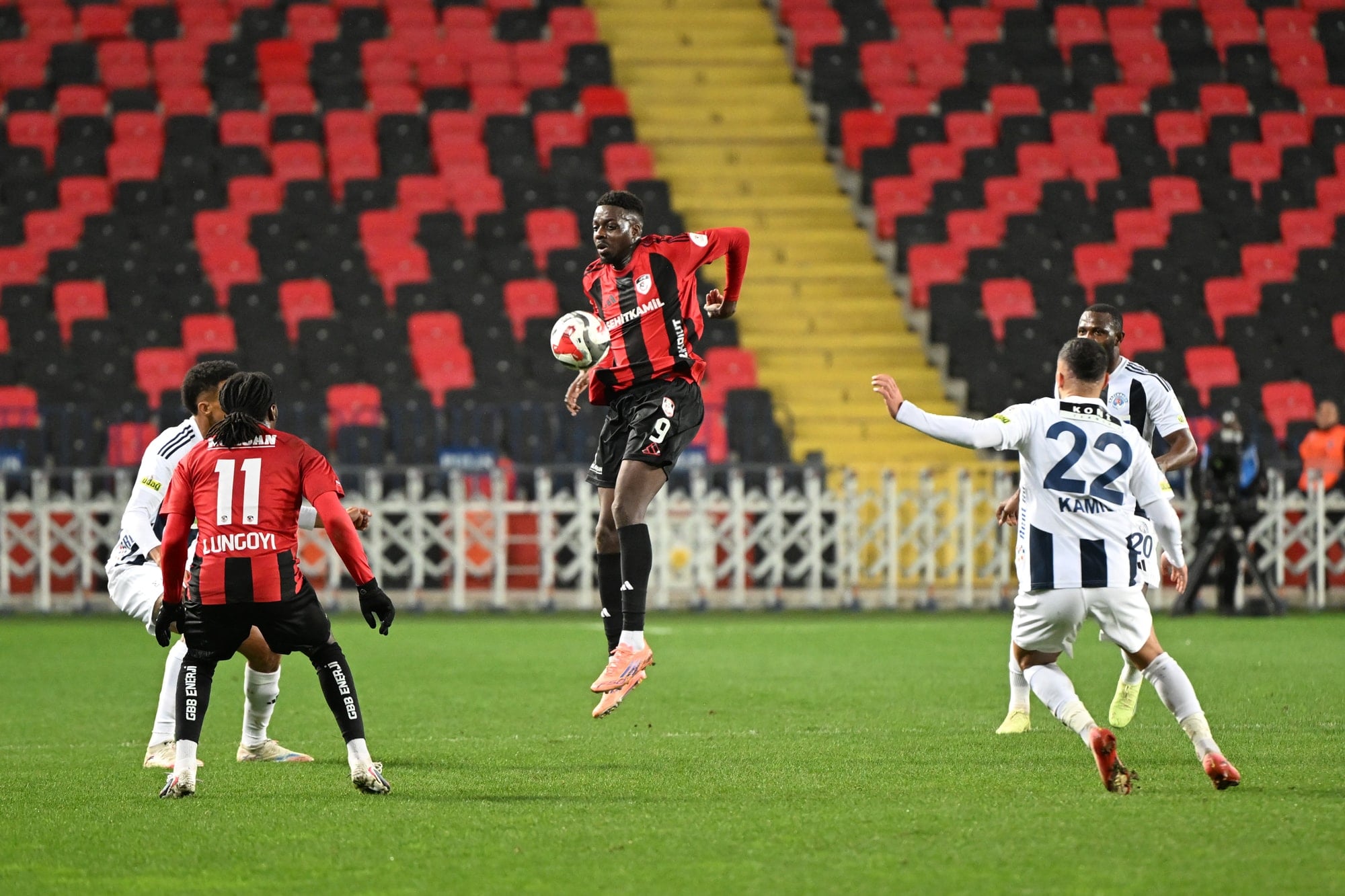 Gaziantep FK 10 kişiyle 3 puanı aldı