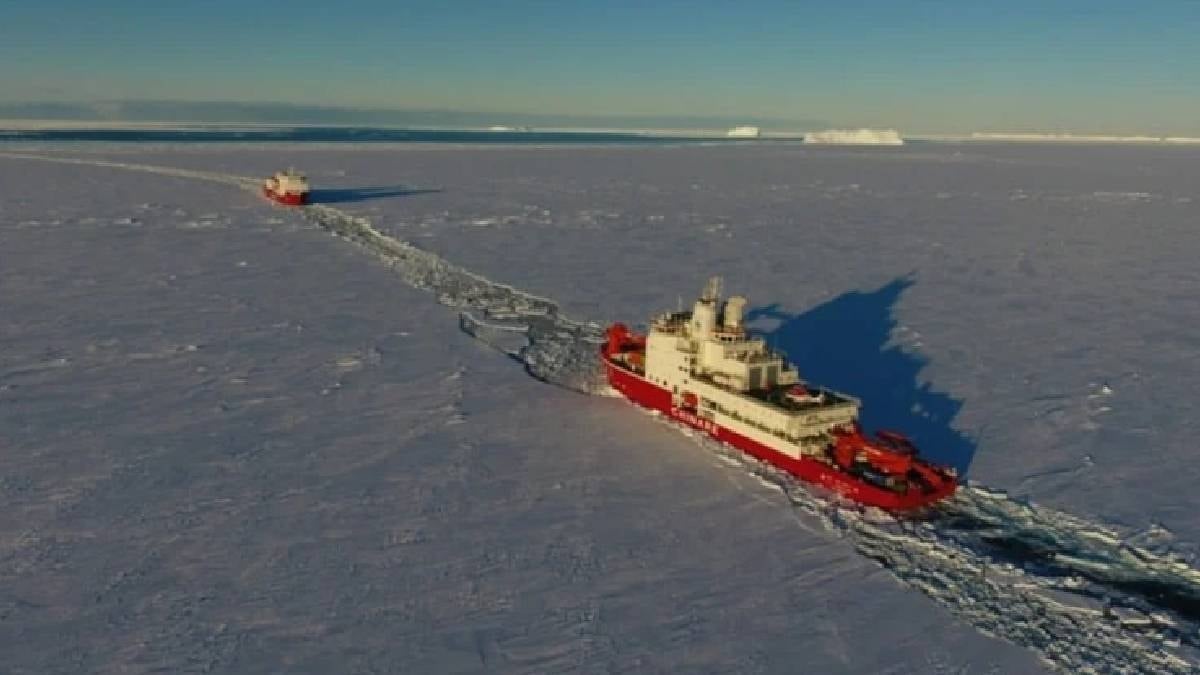 Okyanusun derinliklerinde var olmaması gereken bir yaratık görüldü