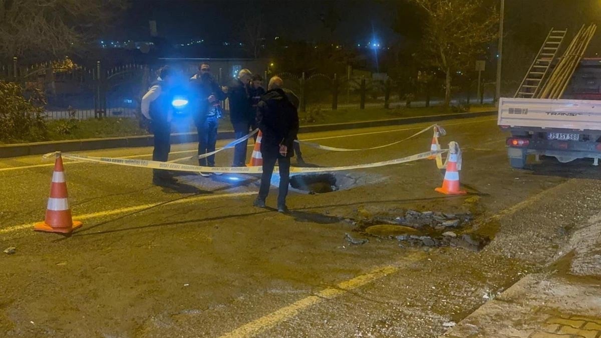 Diyarbakır’da çöken yolda 1 metrelik çukur oluştu