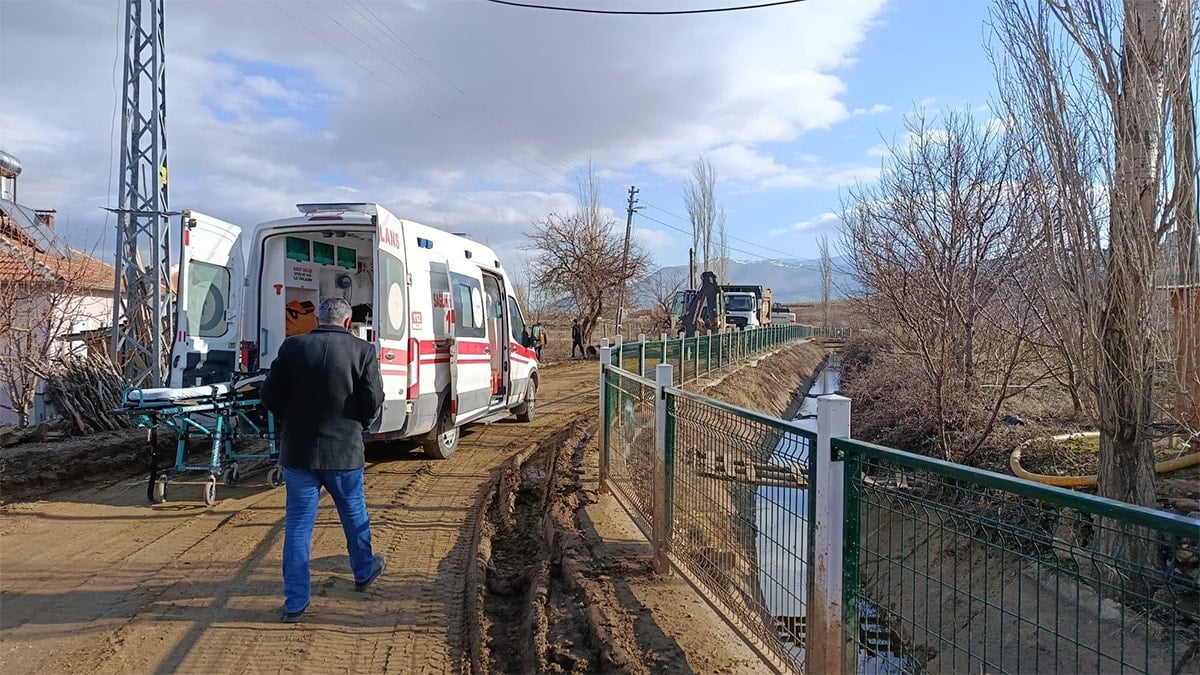 Altyapı çalışmasında göçük: 2 işçi toprak altında kaldı