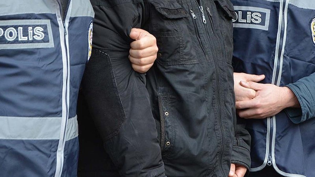 Öğretmen kız arkadaşını silahla vurdu!