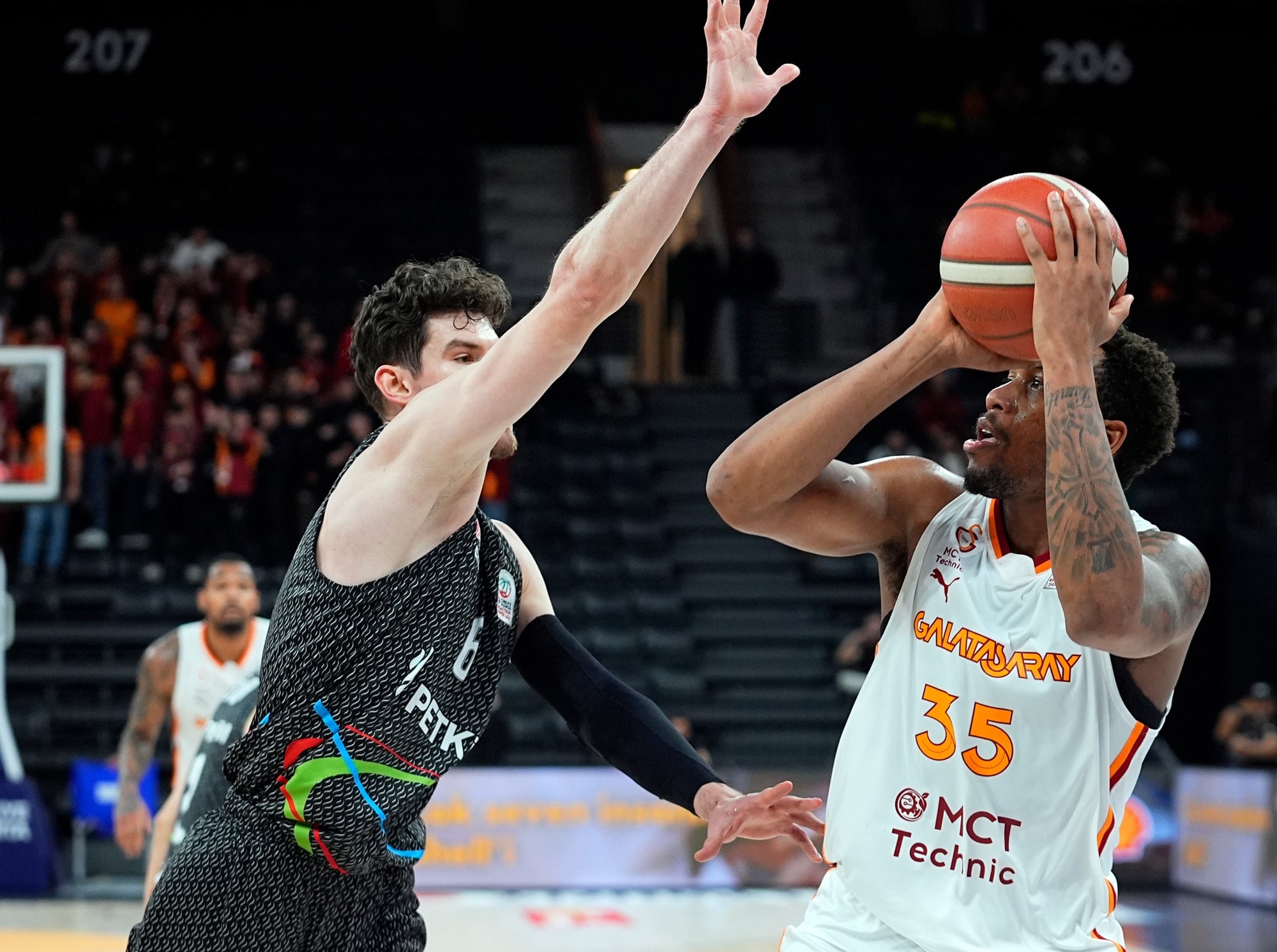 Galatasaray MCT Technic evinde farklı kazandı