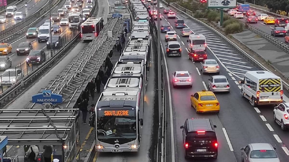 İstanbul trafiğinde yeni dönem: Bugünden itibaren hız sınırı düşürüldü