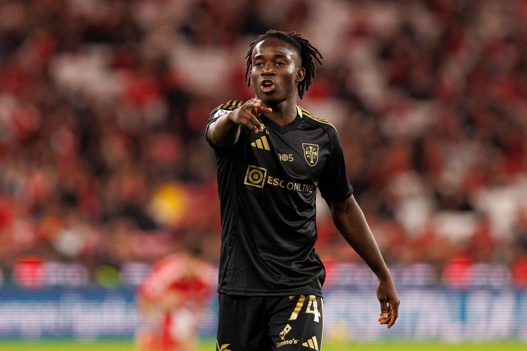 Süper Lig'in devleri genç oyuncu için karşı karşıya! Nhaga kime gidecek?