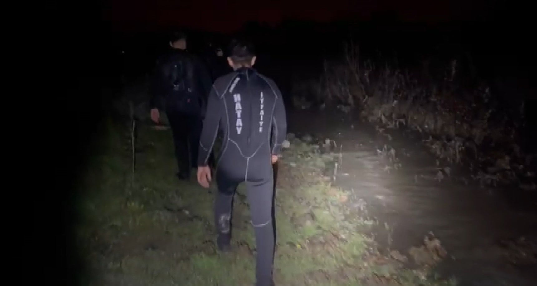 Asi Nehri'ne düşen kişi akıntıyla kayboldu