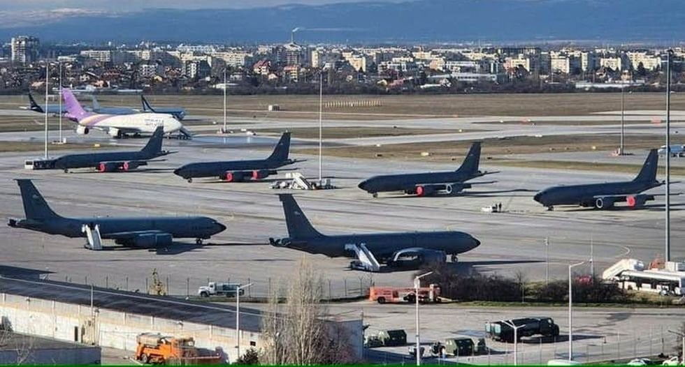 Dünyayı tedirgin eden gelişme: Amerikan savaş uçakları Sofya Havalimanı'nı kapattı