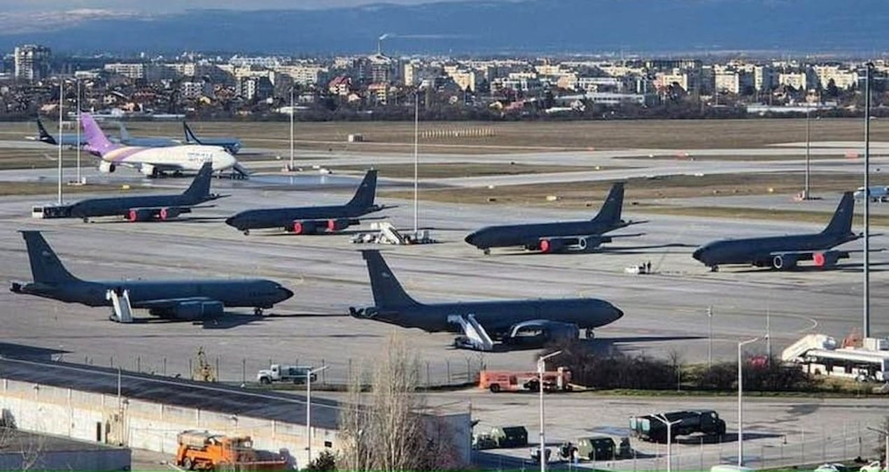 Dünyayı tedirgin eden gelişme: Amerikan savaş uçakları Sofya Havalimanı'nı kapattı