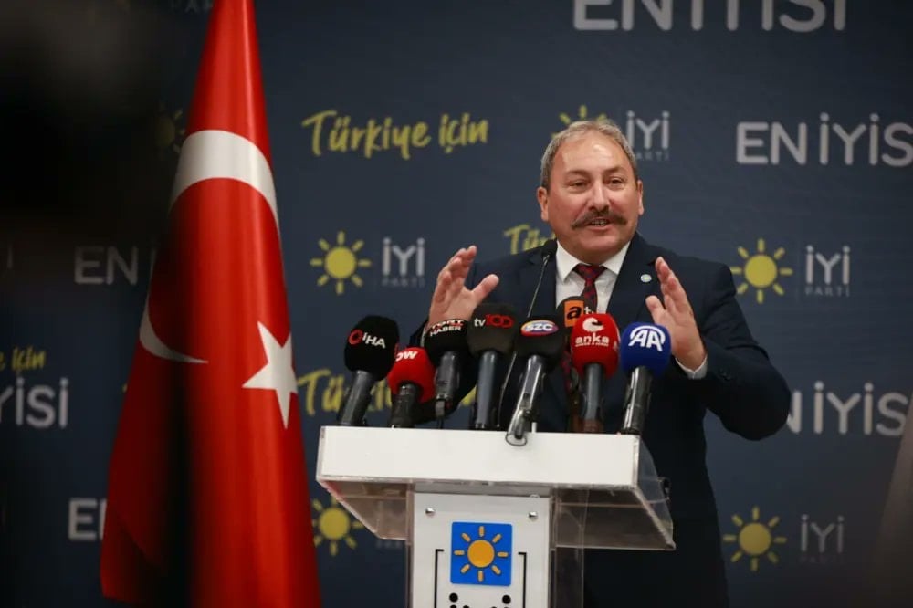 Mehmet Tolga Akalın İYİ Parti'den istifa etti