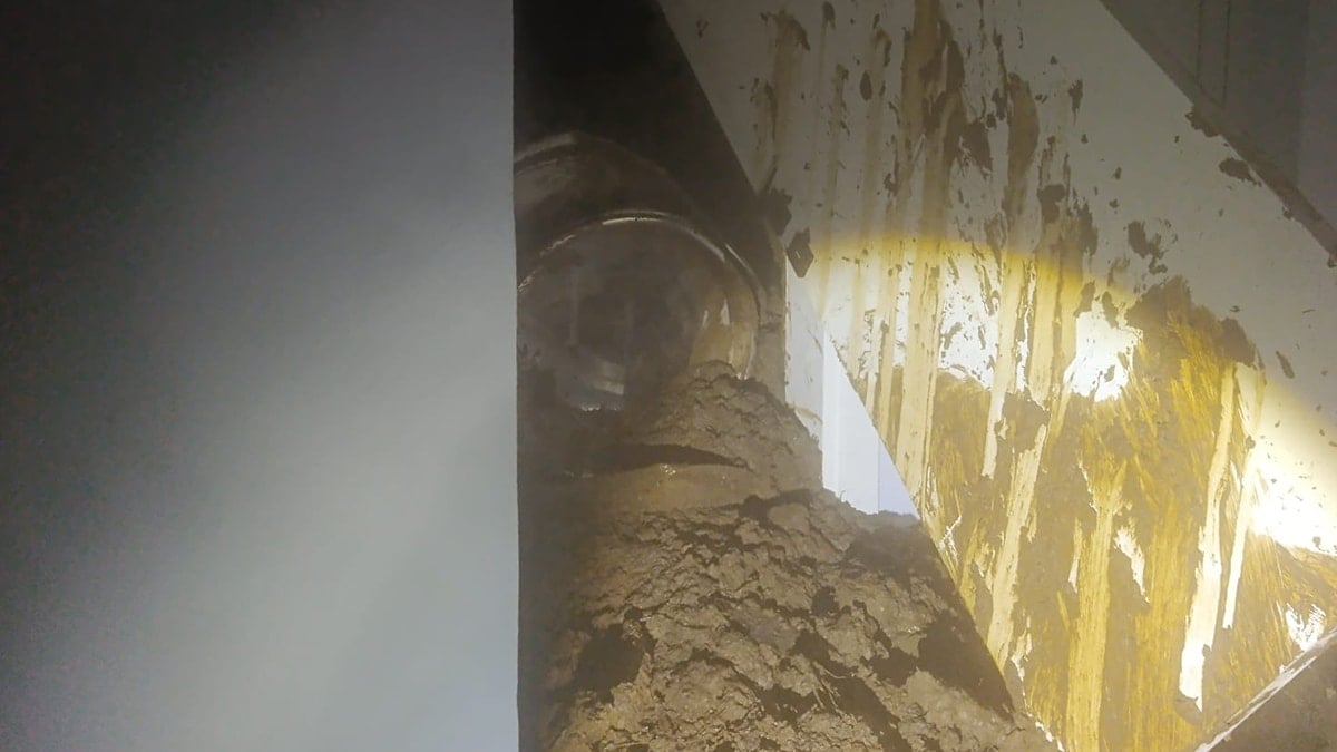 Hatay'da heyelan! Ev ve araçlar zarar gördü