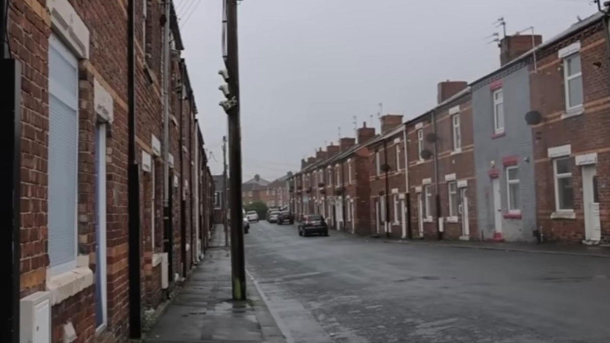 Sahte pencereli evlerin bulunduğu köyde konutlar 60 TL'ye satılıyor