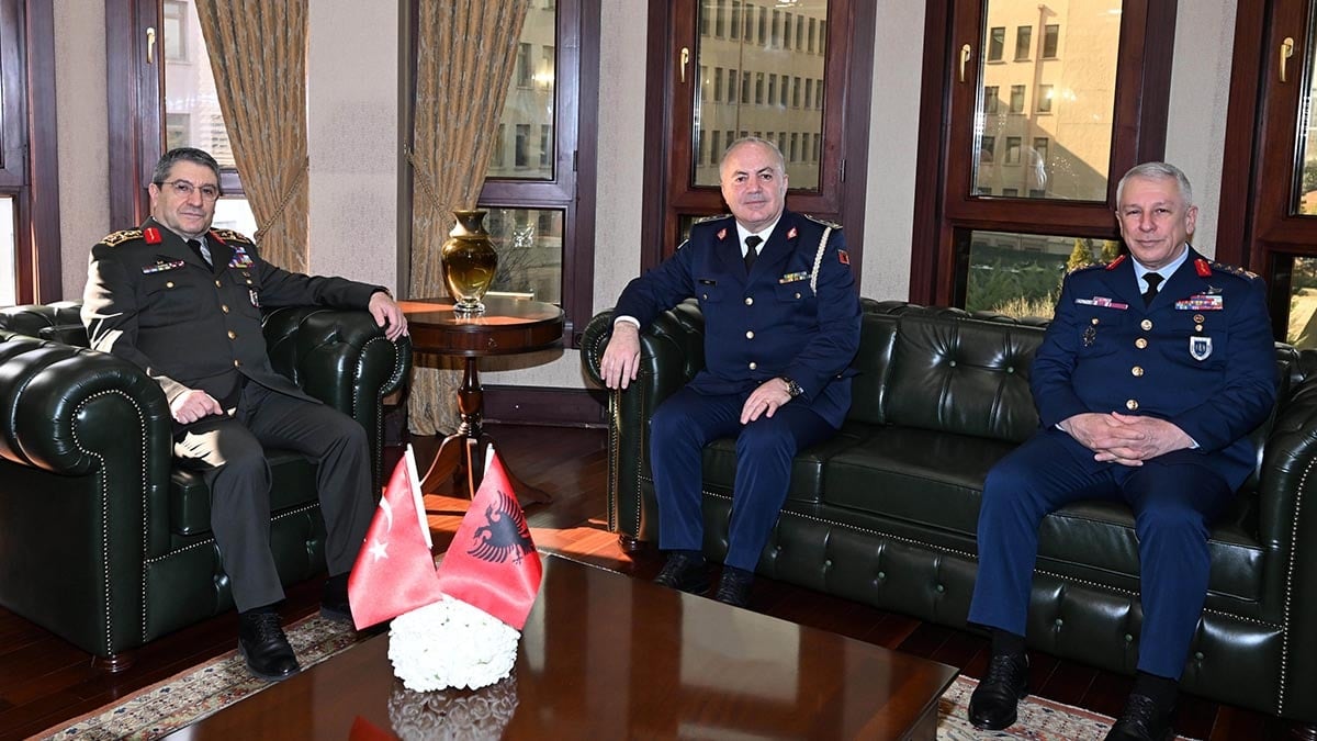 Arnavutluk Hava Kuvvetleri Komutanı Genelkurmay Karargahı’nda