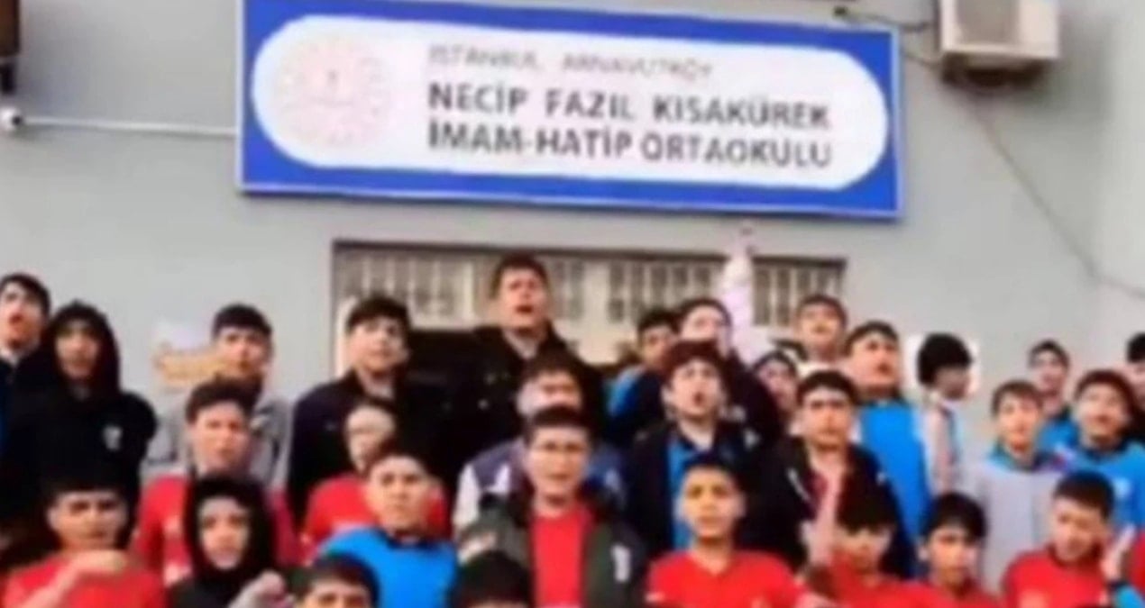 İstanbul'da ortaokulda skandal görüntüler: Öğrencilere 'selefi' andı okutuldu