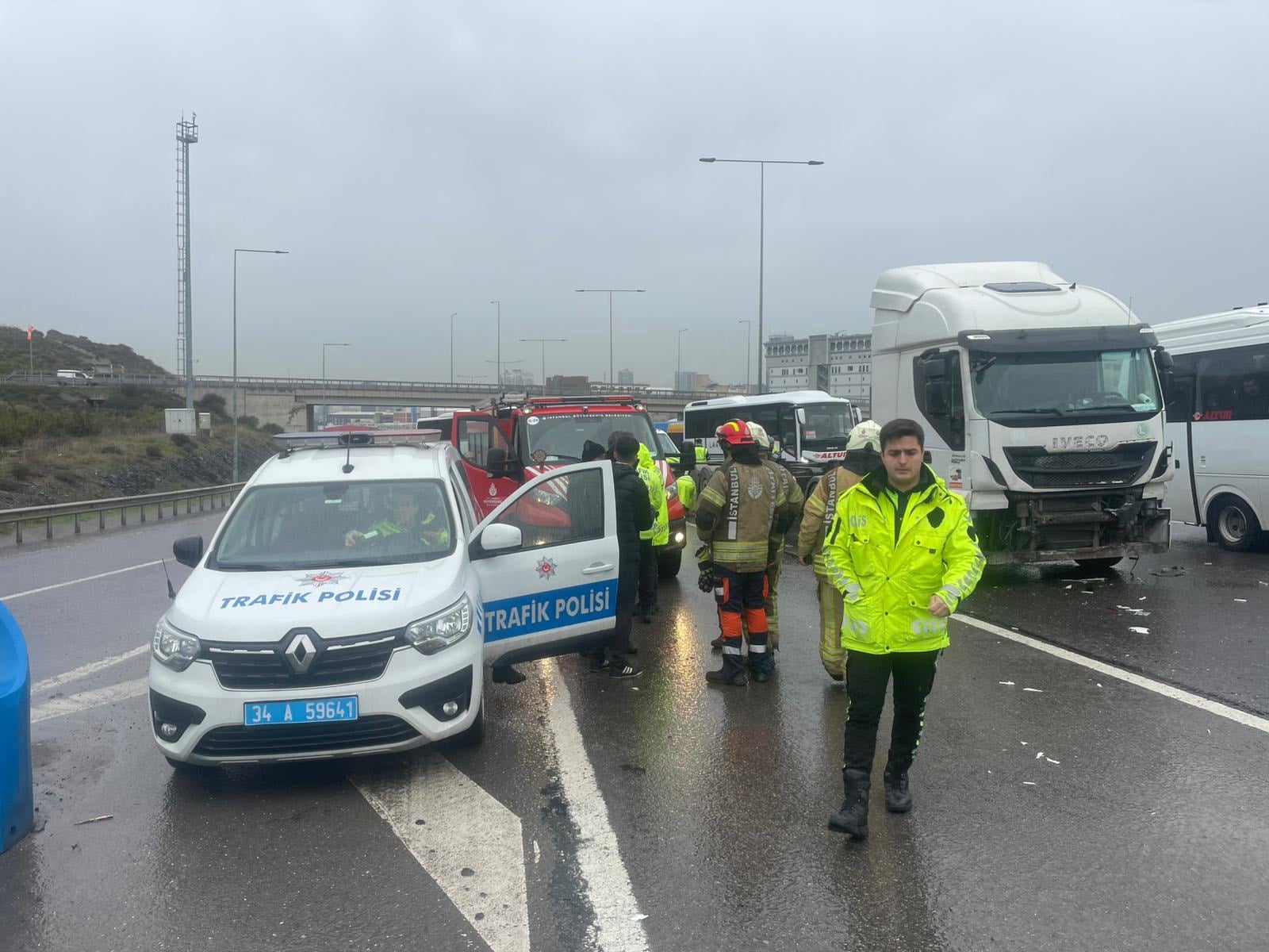 İstanbul'da feci kaza: Kuzey Marmara Otoyolu trafiğe kapatıldı