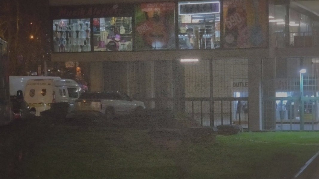 Eminönü'nde panik anları! Bankayı soyup paralarla kaçtı; ekipler harekete geçti