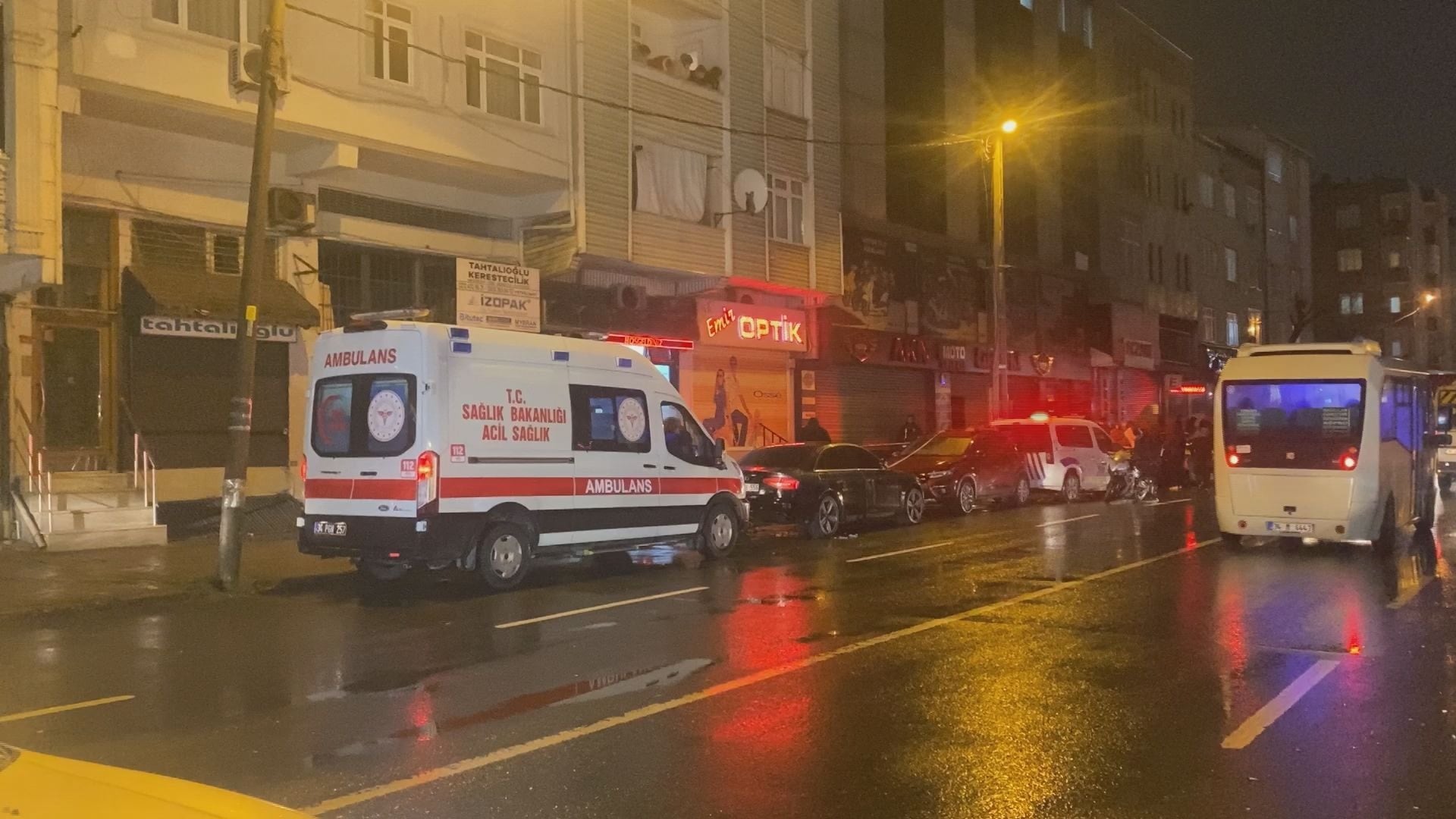 Esenler'de şüpheli yangın: İş yerinden iki ceset çıktı