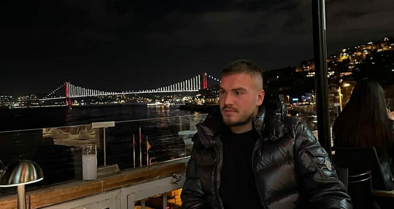 İzmir'de direğe çarpan motosikletli yaşamını yitirdi