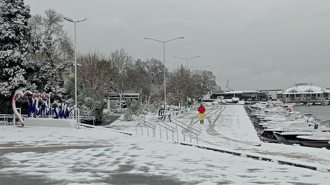 Meteoroloji hafta sonu 41 il için kar uyarısı yaptı: 14 şehirde göz gözü görmeyecek